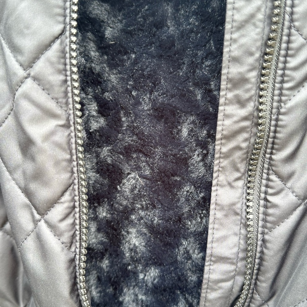 Columbia Women’s quilted lined warm jacket - Picture 2 of 3